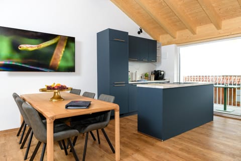 TV and multimedia, Kitchen or kitchenette, Dining area