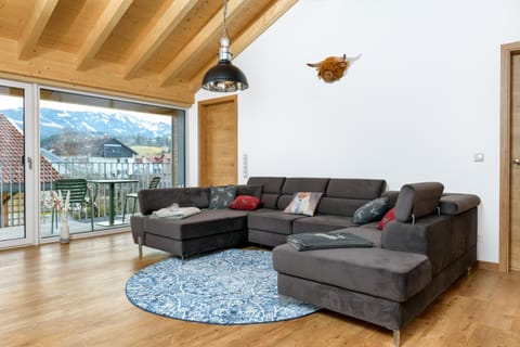 Natural landscape, View (from property/room), Balcony/Terrace, Living room, Seating area, Mountain view