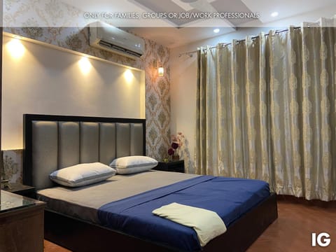 Bed, Photo of the whole room, Bedroom, air conditioner