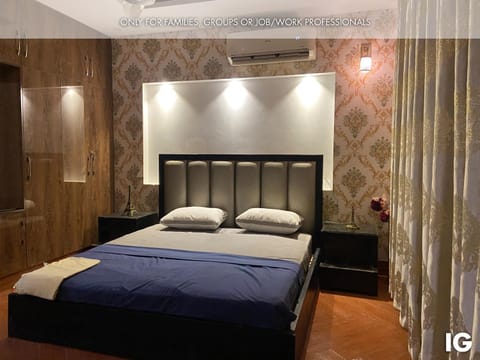 Bed, Photo of the whole room, Bedroom, wardrobe, air conditioner