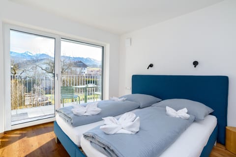 Bed, Natural landscape, Photo of the whole room, Bedroom, Mountain view, towels