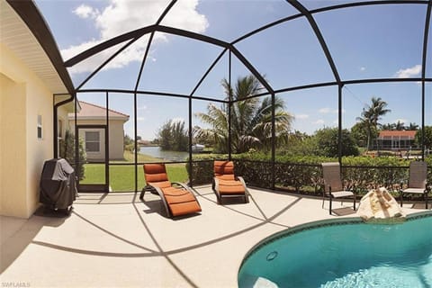 5 bedroom, 3 bath poolhome on gulf access canal Villa in Cape Coral