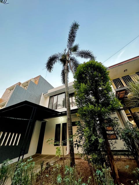 4-Bedroom Home in South Jakarta Nuansa Swadarma Residence by Le Ciel Hospitality House in South Jakarta City