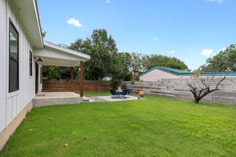 Luxury Home 3blck from Main St with FirePit Maison in Fredericksburg