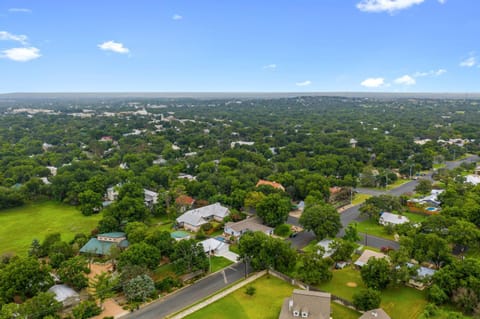 Luxury Home 3blck from Main St with FirePit Maison in Fredericksburg