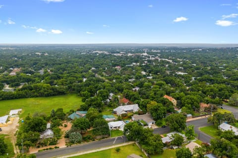 New! Luxury Home 3blck from Main St with FirePit Casa in Fredericksburg