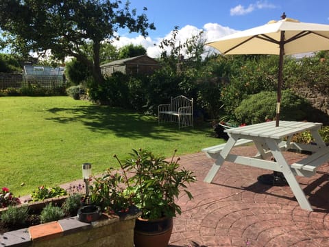 Woodlands Guest House Bed and Breakfast in Saundersfoot