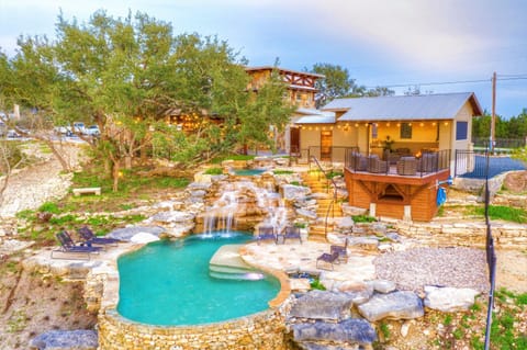 Luxury Hill Country Villa with Pool-Hot tub-Views Maison in Canyon Lake