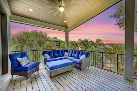 Upscale 5BR Home on Lake Travis with HotTub & Lake Views House in Point Venture
