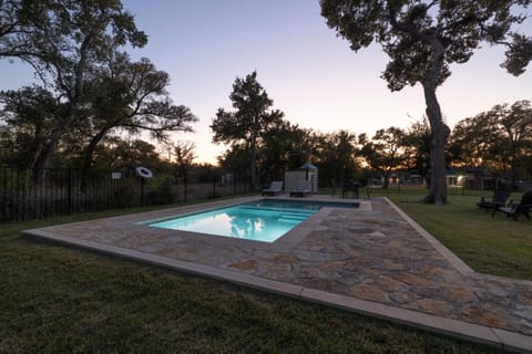 Upscale Home with Pool and FirePit - Close to Mercer St! House in Dripping Springs