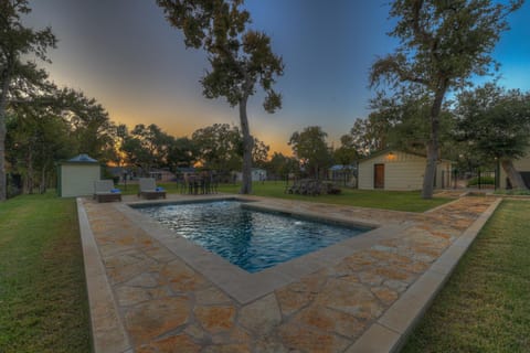 Upscale Home with Pool and FirePit - Close to Mercer St! House in Dripping Springs