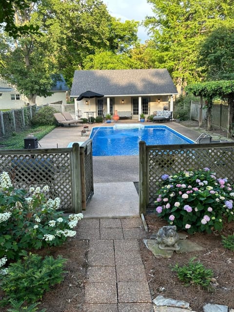 Pool House Übernachtung mit Frühstück in Clarksdale