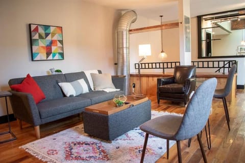 Great Parkside Apt w Private Patio and Sun Deck Haus in Over The Rhine