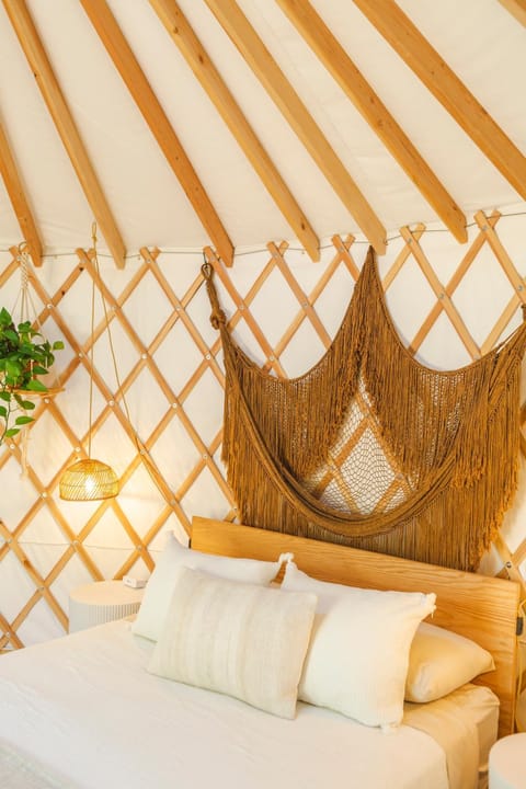 Camposanto Glamping - The Peacock Yurt Luxury tent in Lake Travis