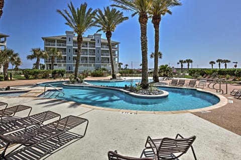 Seas The Day Galveston Home with Community Pools House in Galveston Island