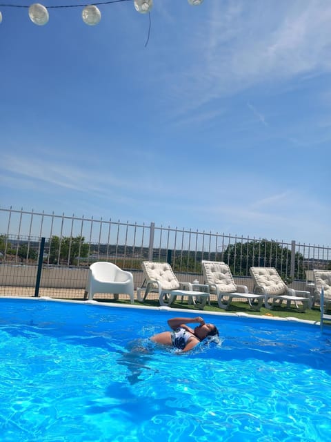 Day, People, Pool view, Swimming pool, sunbed