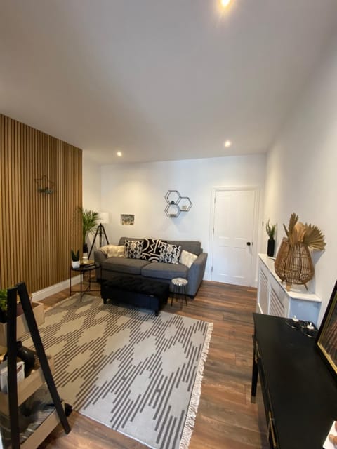 Luxury Spacious Renovated Townhouse Haus in Grantham