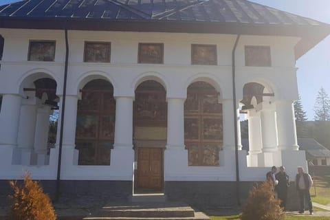 Cabana Cheia Fericirii - Forest Family Retreat House in Prahova, Romania