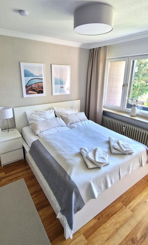 Bed, Photo of the whole room, Bedroom, internet, towels