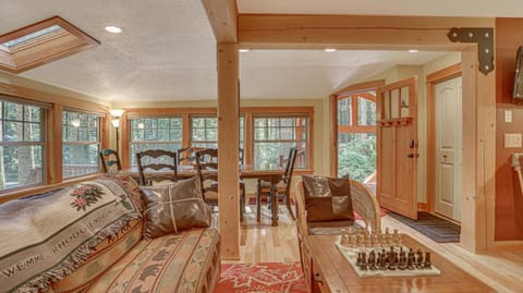 Wandering Woods - Meredith Lodging House in Clackamas County