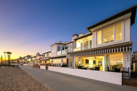 Peninsula Paradise House in Balboa Peninsula