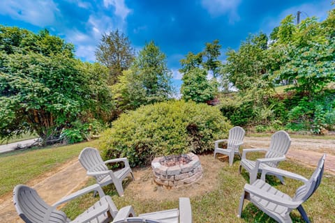 Higher Ground & Idyllic Cornerstone Casa in Upper Hominy