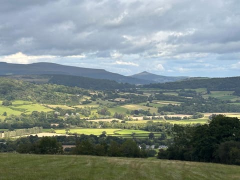 Nearby landmark, Day, Natural landscape, View (from property/room), Mountain view