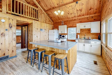 Modern Log Chalet - Upper Level Eigentumswohnung in Orleans