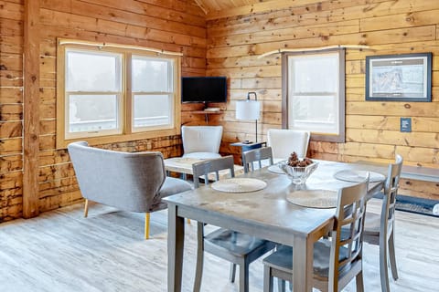 Modern Log Chalet - Upper Level Condo in Orleans