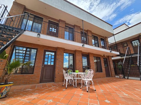 Property building, Day, Balcony/Terrace