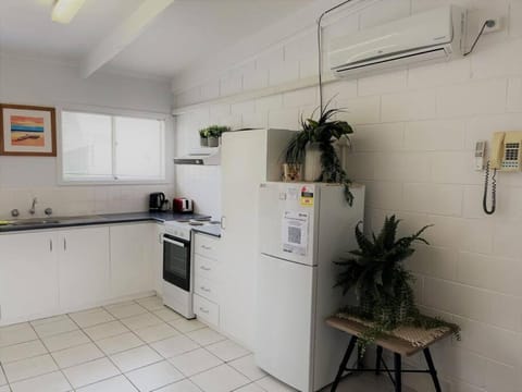 Three Palms Apartments Unit 4 Condo in Esperance