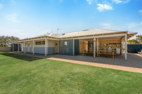 Communal kitchen, kitchen