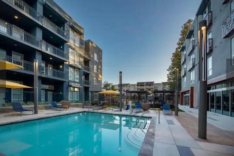 Luxury Condo Fully Furnished Pool, Gym and Hot Tub Condominio in Los Altos