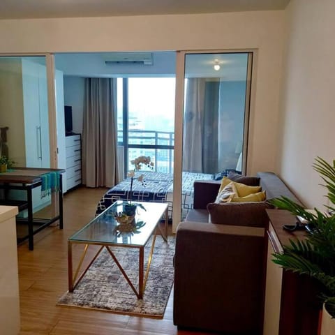 Lovely 1-BR@ Sutherland, Acqua Private Residences, Manila Condo in Mandaluyong