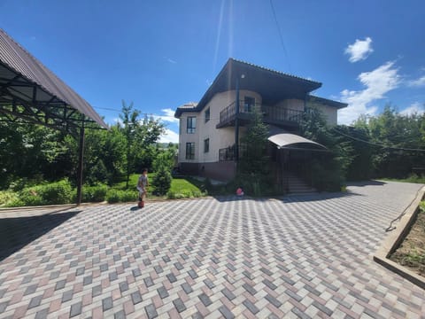 Property building, Spring, Day, Summer, Garden view