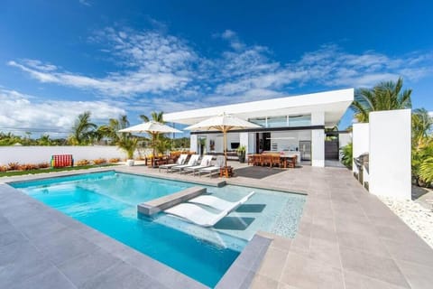 Oceanside 4 Bedroom Luxury Villa with Private Pool, 500ft from Long Bay Beach -V10 Villa in Long Bay Hills