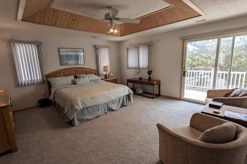 Relaxing Family Getaway Just Off Beach Block House in Stone Harbor