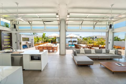 Beachside 4 Bedroom Villa with Pool and Resort Amenities - White Villas - v9 Villa in Long Bay Hills