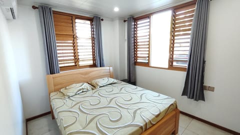 Bed, Photo of the whole room, Bedroom, wardrobe, air conditioner