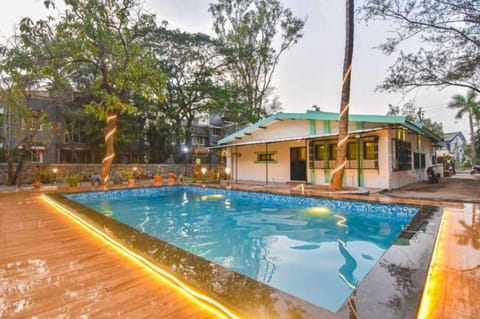 Property building, Pool view, Swimming pool, Swimming pool