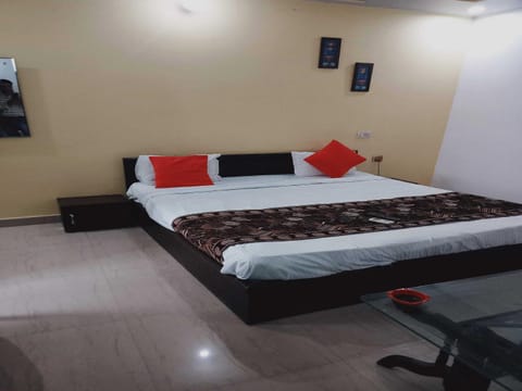 Relax Home Stay Hotel in Lucknow