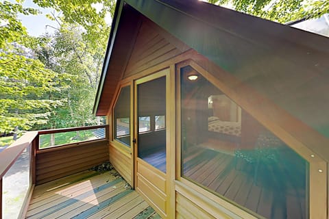 The Lazy Lumberjack Cottages House in Franklin