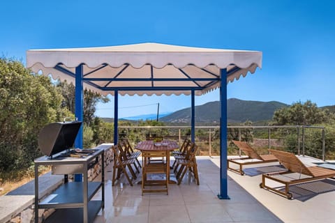 BBQ facilities, Dining area, Mountain view, Sea view, sunbed