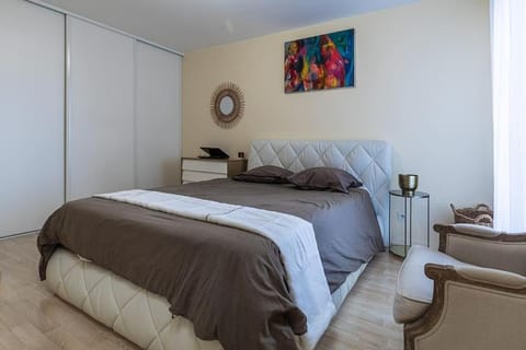 Appt T4 proche de Paris centre- Stade de France & Roissy CDG 1 Parking individuel Gratuit Apartment in Saint-Denis, France