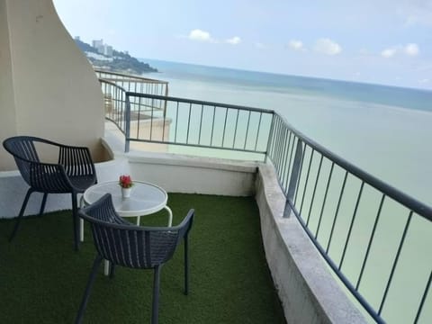Beachfront Sea View Penang Apartment hotel in Tanjung Bungah