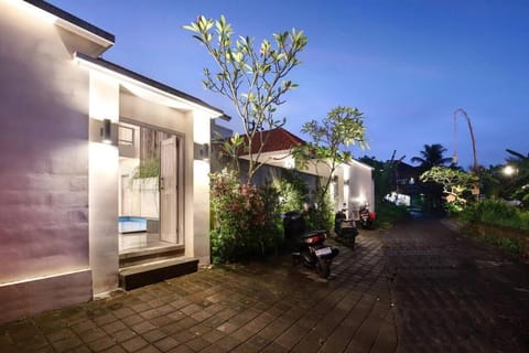 Green Villa B, near new 3 bedroom villa with pool. Villa in Ubud