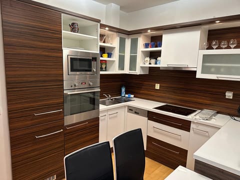 Kitchen or kitchenette, dishwasher, minibar, pet friendly, stove