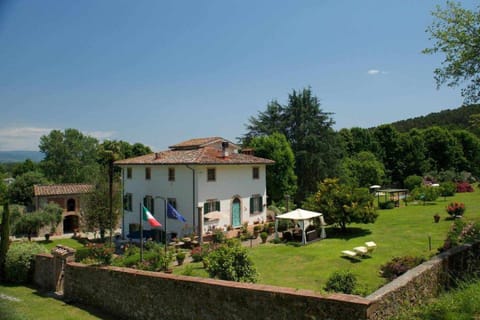 Property building, Neighbourhood, Garden view