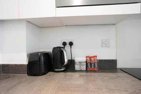 Coffee/tea facilities, toaster, kitchen