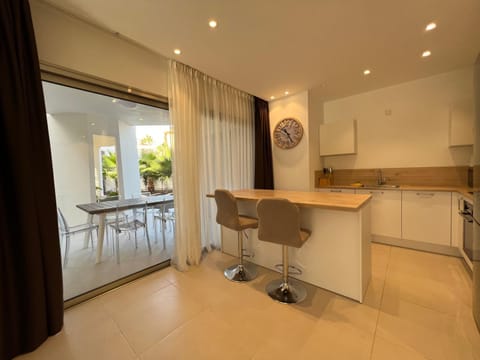 Dining area, kitchen